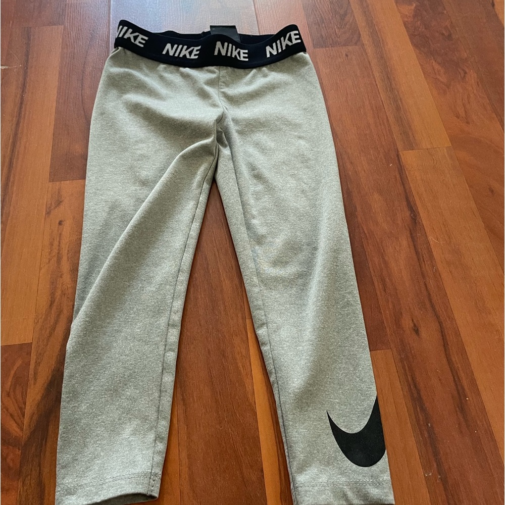 Little girls Nike leggings